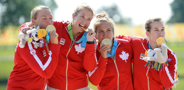 Time do Canadá comemora o primeiro ouro do Pan de 2015, na canoagem