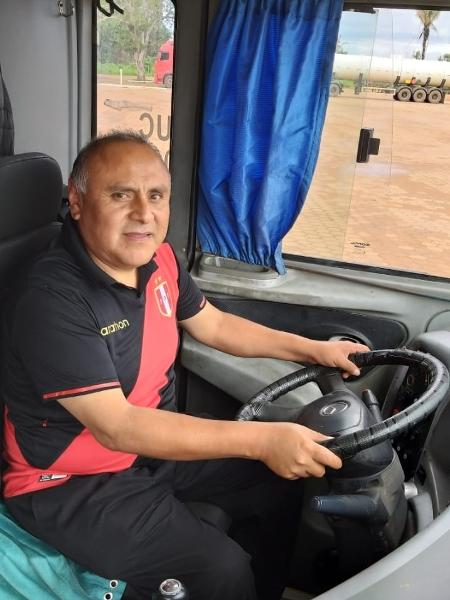 Motorista peruano William Guerra é um dos responsáveis por conduzir flamenguistas de ônibus rumo a Lima - Diego Salgado/UOL