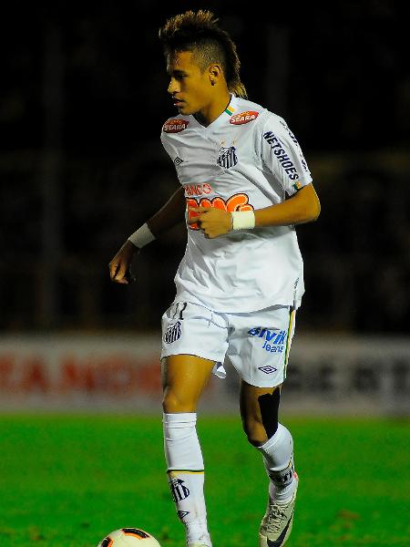 Neymar em jogo da Libertadores com o Santos em 2011 - Dante Fernandez/LatinContent via Getty Images