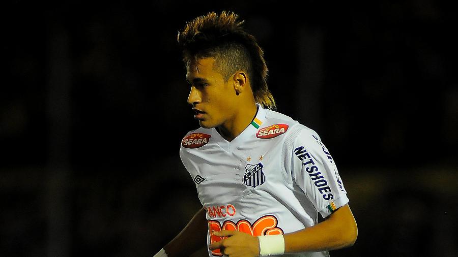 Neymar foi vendido pelo Santos ao Barcelona quando tinha 21 anos - Dante Fernandez/LatinContent via Getty Images