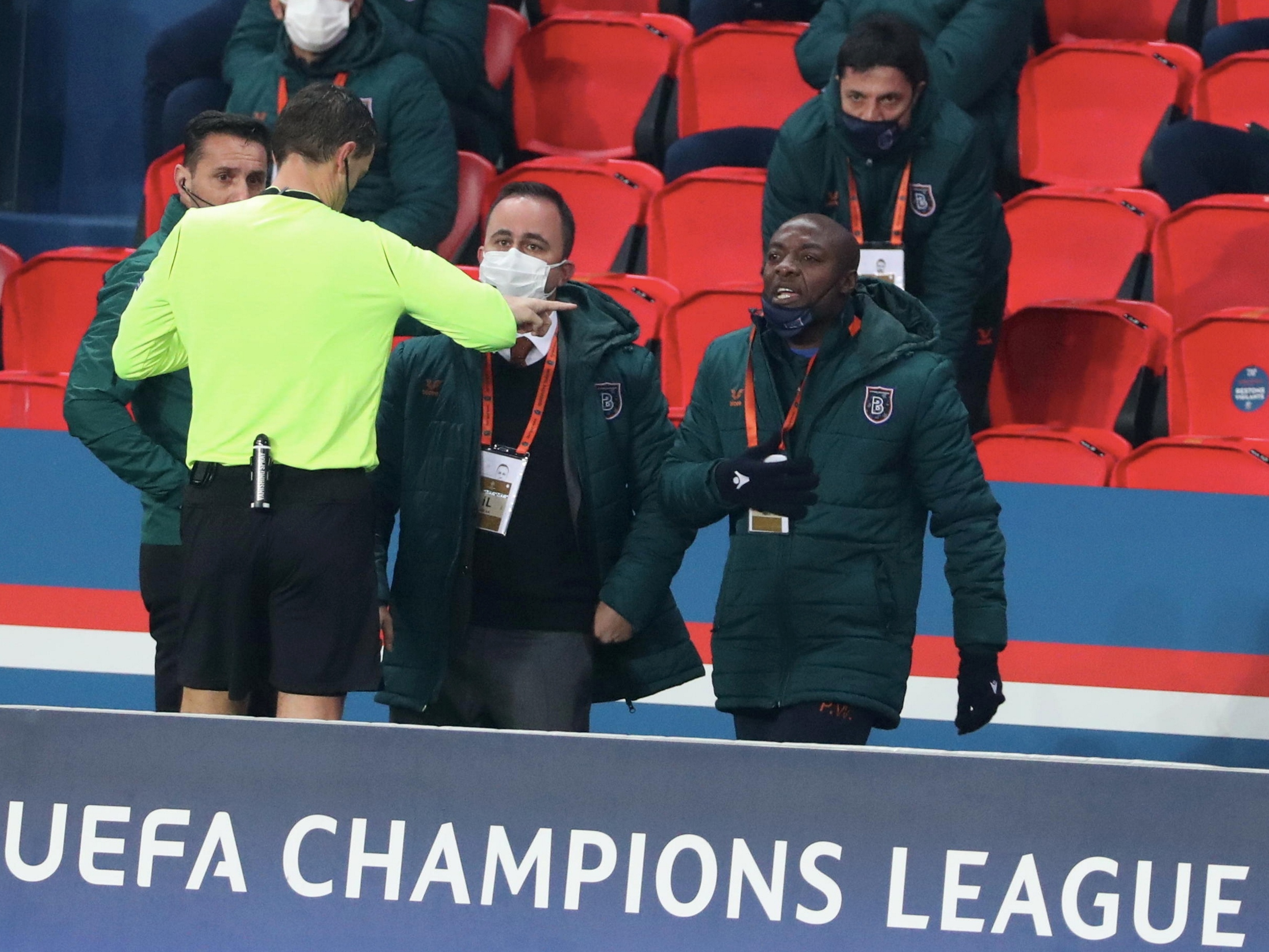 Champions League: Uefa muda escala de árbitros após erro em