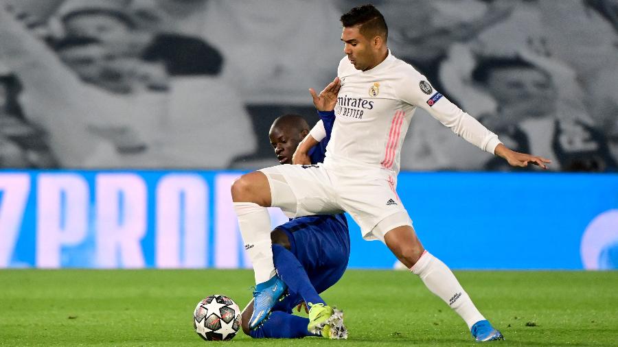 Casemiro e Kante disputam a bola durante Real Madrid 1 x 1 Chelsea - JAVIER SORIANO/AFP