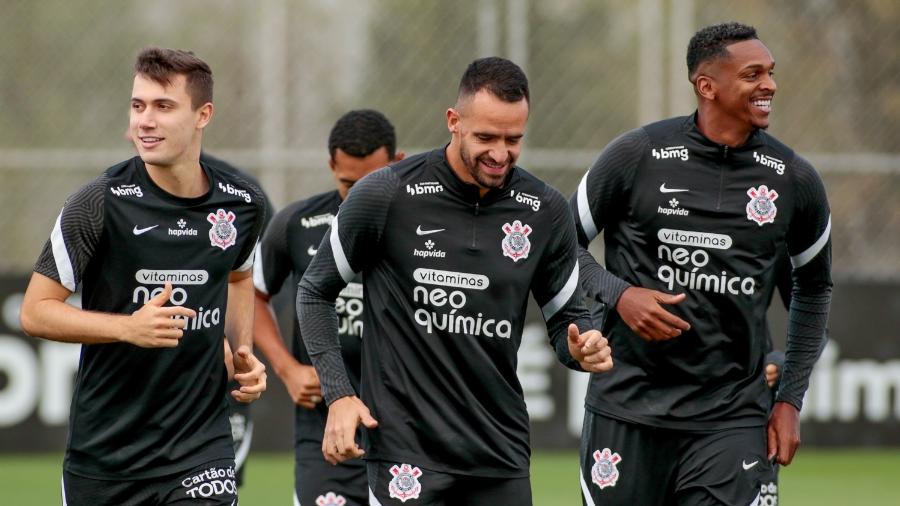 Lucas Piton, Renato Augusto e Jô em treino do Corinthians - Rodrigo Coca/Ag. Corinthians