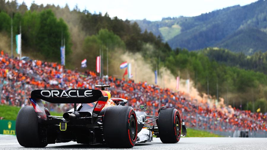 Max Verstappen durante a corrida de classificação para o GP da Áustria, neste sábado - Clive Rose/Getty Images/Red Bull