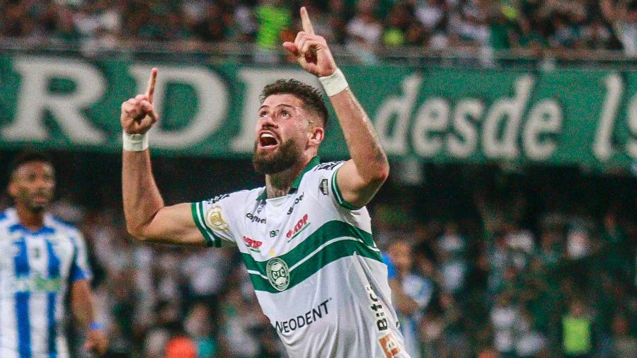 Coritiba se especializa em viradas e busca resultado em metade dos