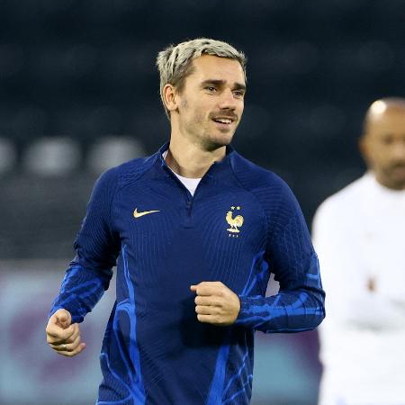 Griezmann em treino da seleção francesa neste sábado (17).