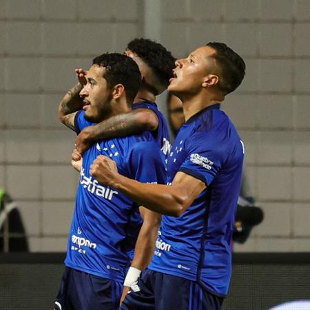 Jogadores do Cruzeiro comemoram gol de William contra o Náutico, pela Copa do Brasil - Gilson Junio/AGIF