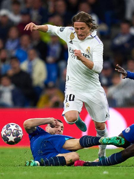 Mateo Kovacic e Kanté tentam desarmar Luka Modric no duelo entre Chelsea e Real Madrid pela Liga dos Campeões - Quality Sport Images/Getty Images