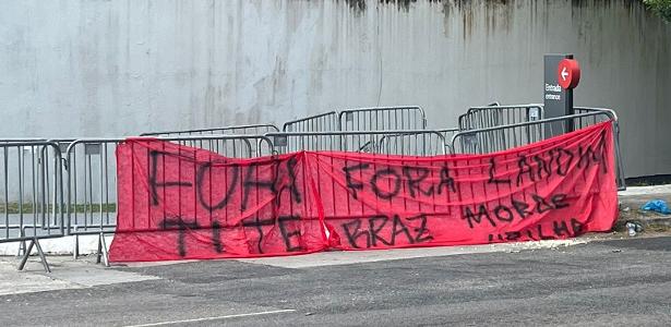 Tite enfrenta pressão crescente, porém conta com apoio da diretoria do Flamengo