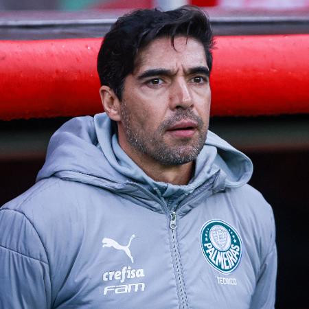 Abel Ferreira, técnico do Palmeiras, antes da partida contra o Inter no Beira-Rio pelo Brasileirão