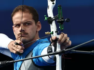 Marcus D'Almeida leva 7 a 1 de 'Biles do tiro com arco' em final antecipada