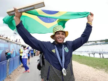 Quadro de medalhas atualizado: a posição do Brasil após pódio de Isaquias