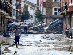 Tempestade deixa mais de 60 mortos na Espanha; Jogos da Copa do Rei são adiados