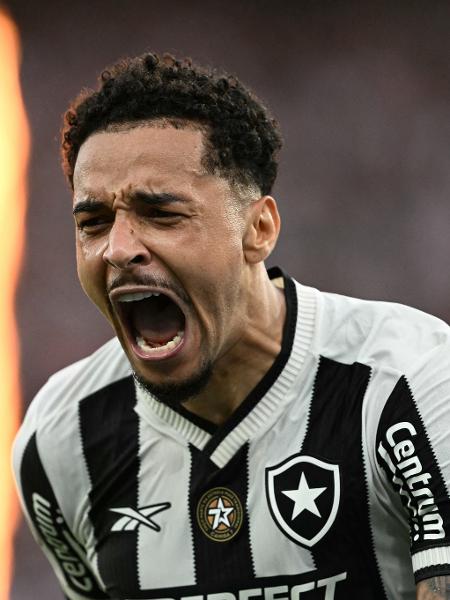 Gregore comemora gol em Botafogo x São Paulo, partida do Campeonato Brasileiro