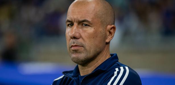 Técnico do Cruzeiro lamenta falta de competitividade da equipe em derrota.