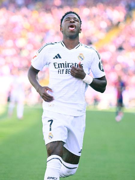 Vinícius Junior, do Real Madrid, em confronto contra o Barcelona pelo Campeonato Espanhol Vinícius Junior, do Real Madrid, em confronto contra o Barcelona pelo Campeonato Espanhol