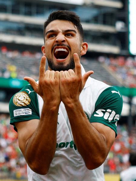 Flaco López, do Palmeiras, comemora seu gol sobre o Al Ahly, no Mundial Flaco López, do Palmeiras, comemora seu gol sobre o Al Ahly, no Mundial