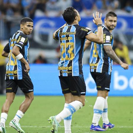 Marlon, do Grêmio, comemora gol contra o Athletico, pelo Brasileirão Marlon, do Grêmio, comemora gol contra o Athletico, pelo Brasileirão