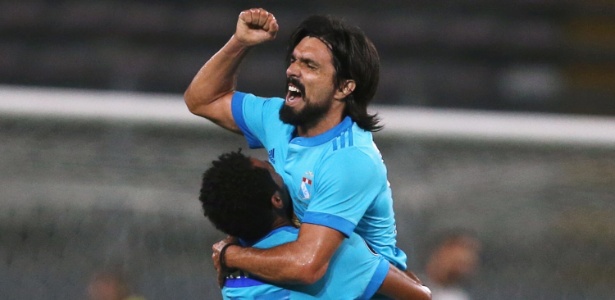 Gol do Sporting Cristal - Guadalupe Pardo/Reuters - Guadalupe Pardo/Reuters