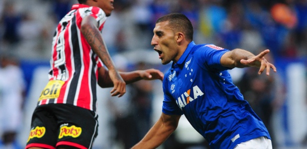 Contra o São Paulo, Ábila perdeu a primeira, mas converteu sua segunda chance de gol - Washington Alves/Cruzeiro