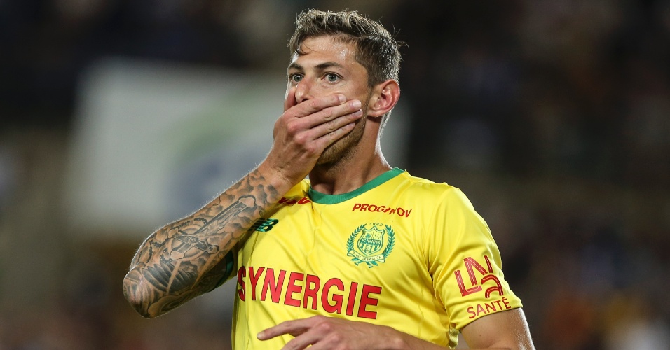 Torcedores do Nantes prestam homenagem a Emiliano Sala nas 