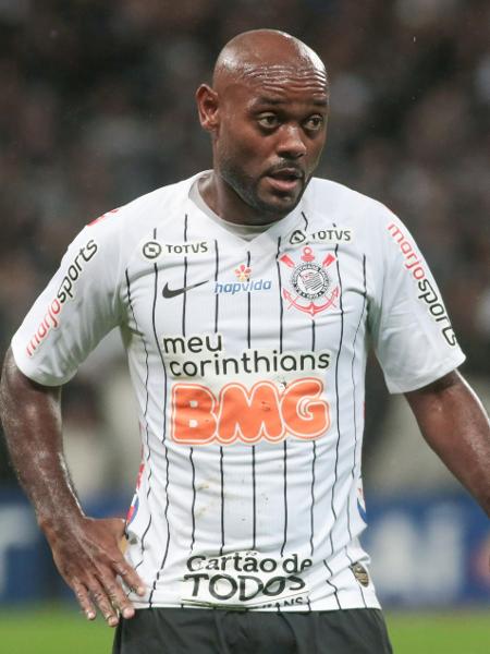 Vagner Love durante a partida entre Corinthians e Santo André pelo Paulistão - Marcello Zambrana/AGIF