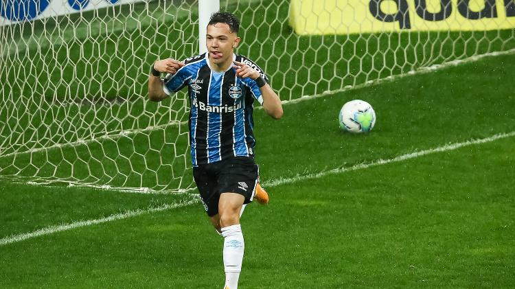 Pepê celebrates Grêmio's goal against Inter, for Brasileirão - Pedro H. Tesch / AGIF - Pedro H. Tesch / AGIF