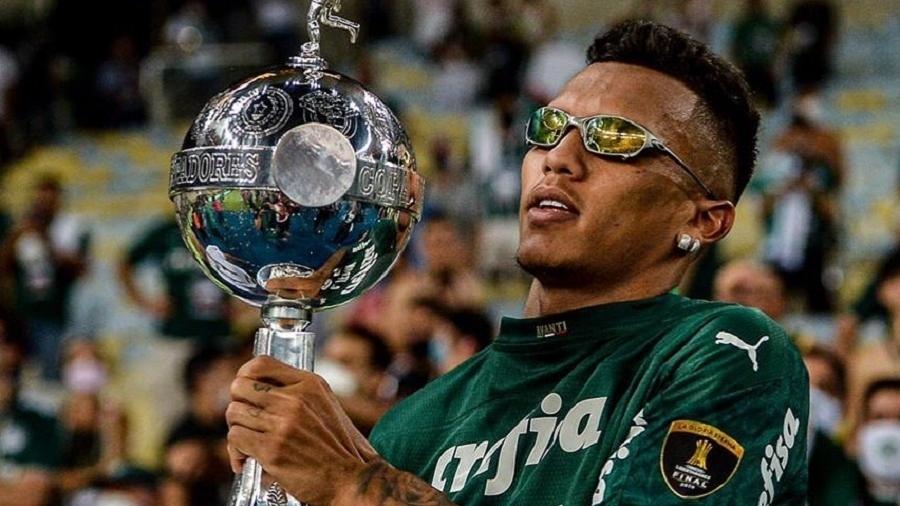 Atacante de 18 anos usou o Twitter para alfinetar o clube rival após vitória de 3 a 0 do Palmeiras - Reprodução/Instagram