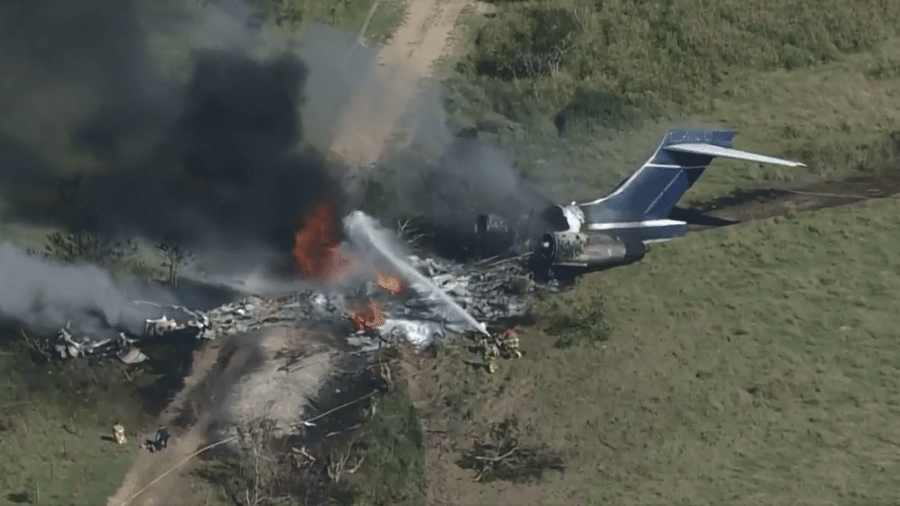 Avião com torcedores do Houston Astros pega fogo no Texas - Reprodução/Twitter