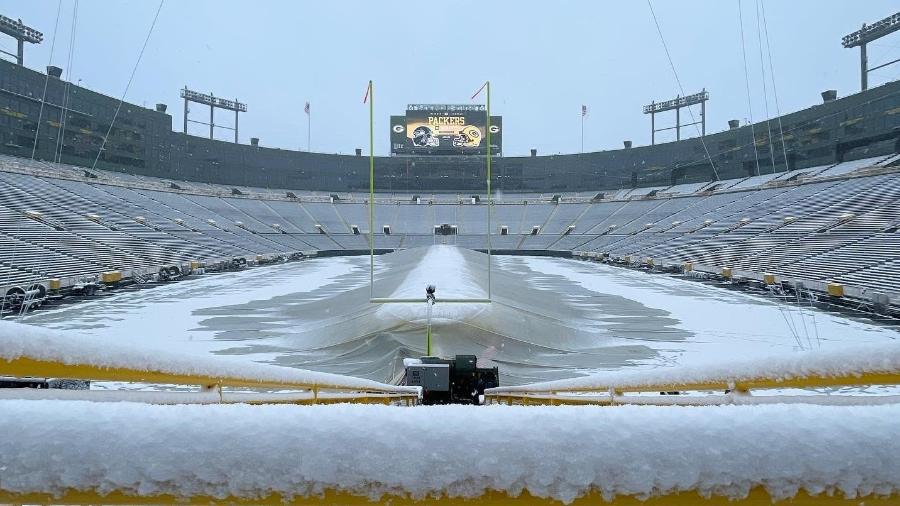 Lambeau Field, campo do Green Bay Packers, da NFL, repleto de neve - Reprodução web: / Green Bay Packers