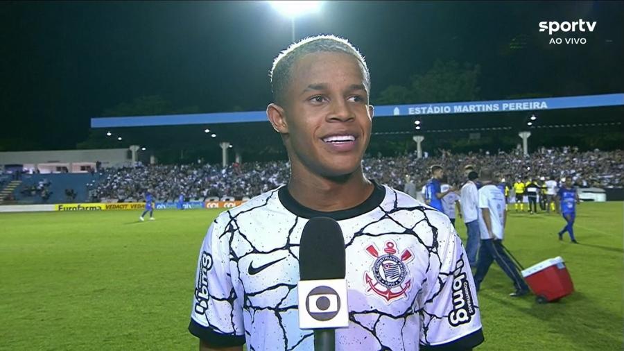 Pedrinho, jovem de 15 anos, marcou pelo Corinthians na Copinha - Reprodução/Sportv