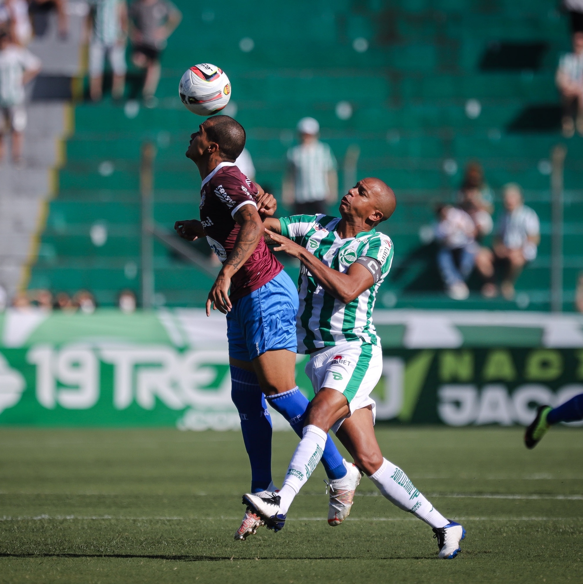 Torcedor do Juventude é retirado do estádio após denúncia de racismo -  26/02/2022 - UOL Esporte