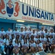 Com homenagem a Ana Marcela Cunha, Unisanta apresenta equipe de natação