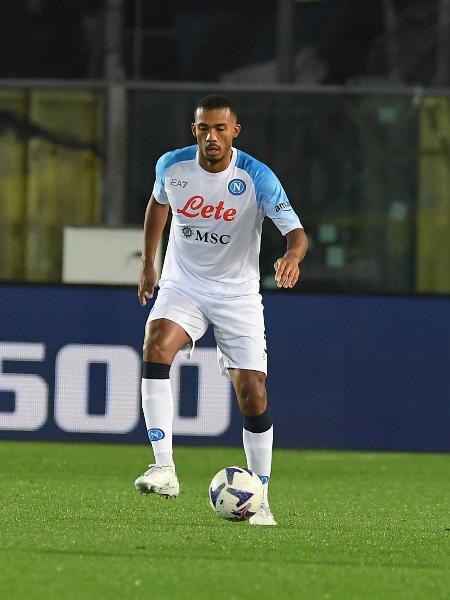 Juan Jesus é zagueiro do Napoli e está há 11 anos no futebol italiano