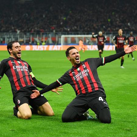 Bennacer comemora após marcar para o Milan contra o Napoli na Liga dos Campeões - Valerio Pennicino - UEFA/UEFA via Getty Images