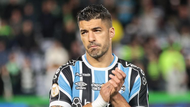 Luis Suárez, do Grêmio, durante jogo contra o Coritiba, no Couto Pereira, pelo Campeonato Brasileiro