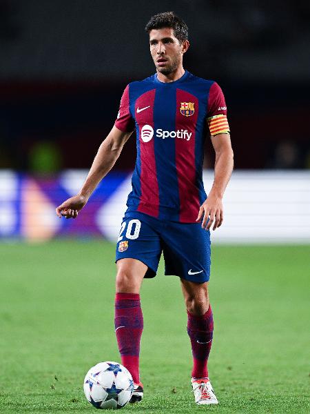 Sergi Roberto, do Barcelona, em jogo contra o Royal Antwerp pela Liga dos Campeões