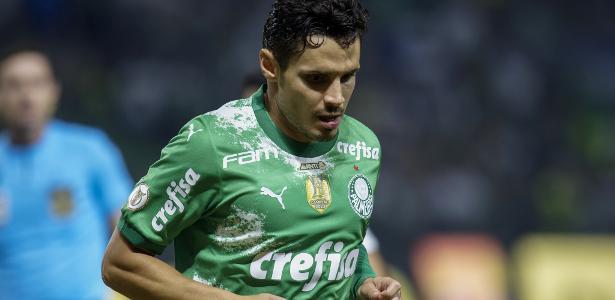 Palmeiras Utiliza Dois Uniformes Diferentes em Jogo Contra Vasco pela Série A.