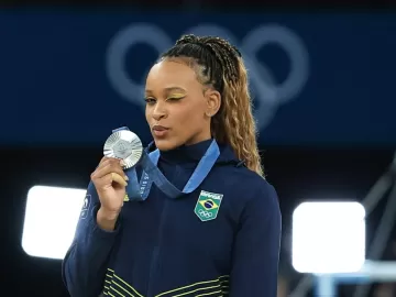 Rebeca se torna a mulher brasileira com mais medalhas olímpicas na história