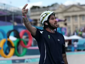  Quarto lugar no skate, Pedro Barros celebra pódio de Akio: 'Feliz demais'