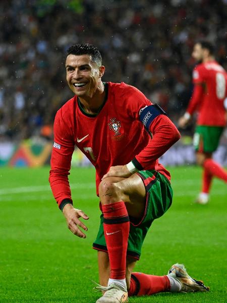 Cristiano Ronaldo comemora um dos seus gols na vitória de Portugal sobre a Polônia pela Liga das Nações