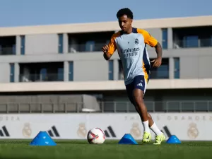 Rodrygo treina com bola após corte da seleção e anima por volta contra o Liverpool