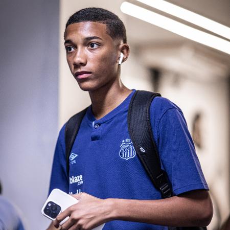 Robinho Júnior, filho de Robinho, antes de Santos x Noroeste Robinho Júnior, filho de Robinho, antes de Santos x Noroeste