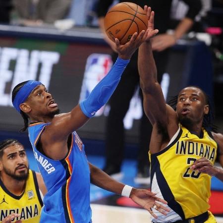 Shai Gilgeous-Alexander tenta uma bandeja contra Aaron Nesmith no Jogo 2 das Finais da NBA de 2025. Shai Gilgeous-Alexander tenta uma bandeja contra Aaron Nesmith no Jogo 2 das Finais da NBA de 2025.