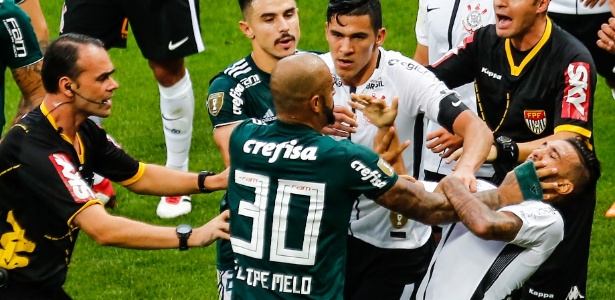 Felipe Melo e Clayson foram expulsos no jogo de ida da final do Paulistão - Marcelo D. Sants/FramePhoto/Estadão Conteúdo