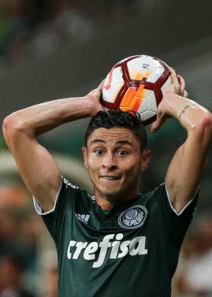 Diogo Barbosa cobra lateral em Palmeiras x Alianza Lima pela Libertadores - Ale Cabral/AGIF - Ale Cabral/AGIF