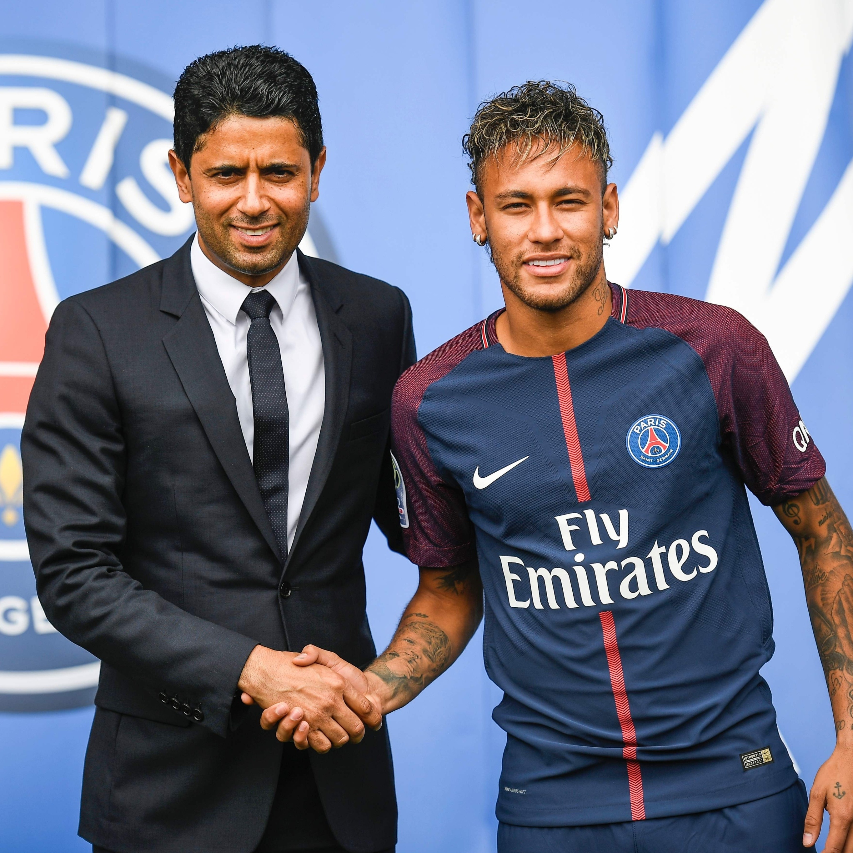 Mercado da Bola: Neymar renova com PSG; ingleses disputam Lewandowski