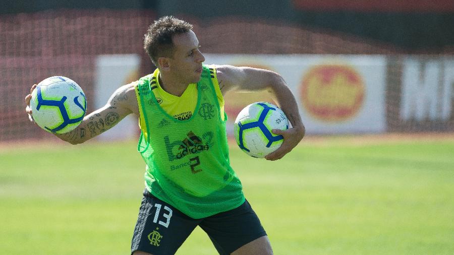 Lateral direito Rafinha poderá fazer sua estreia pelo Flamengo contra o Goiás - Alexandre Vidal / Site oficial do Flamengo