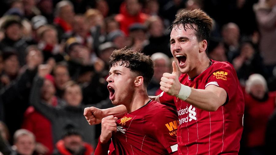 Jogadores do Liverpool comemoram gol contra o Shrewsbury  - REUTERS/Andrew Yates