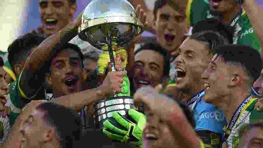 Jogadores do Defensa y Justicia comemoram título inédito da Copa Sul-Americana  - Marcelo Endelli/Getty Images